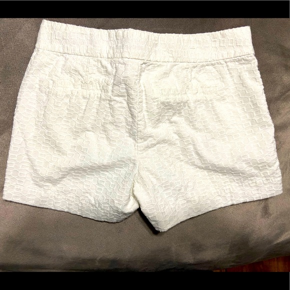Banana Republic Textured White Shorts (Size 0 Petite) - Picture 3 of 3